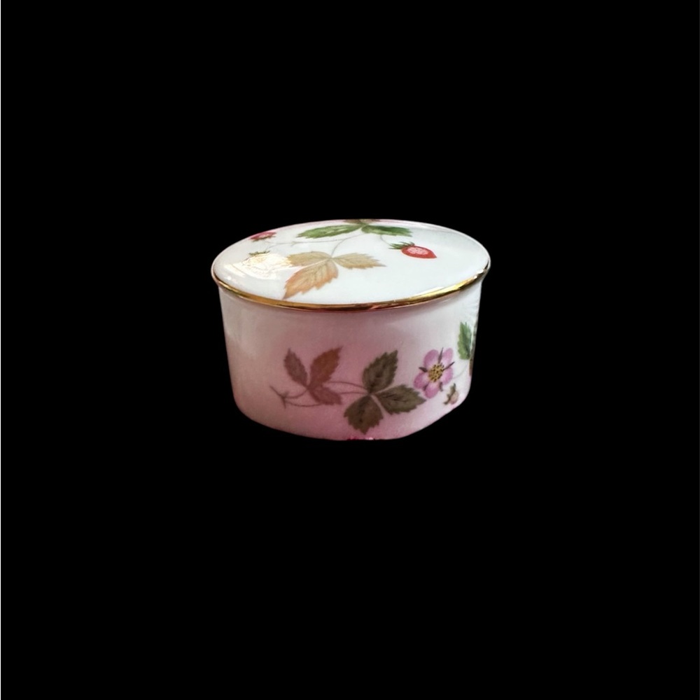 Wedgwood Trinket Box ‘Wild Strawberry’ EUC